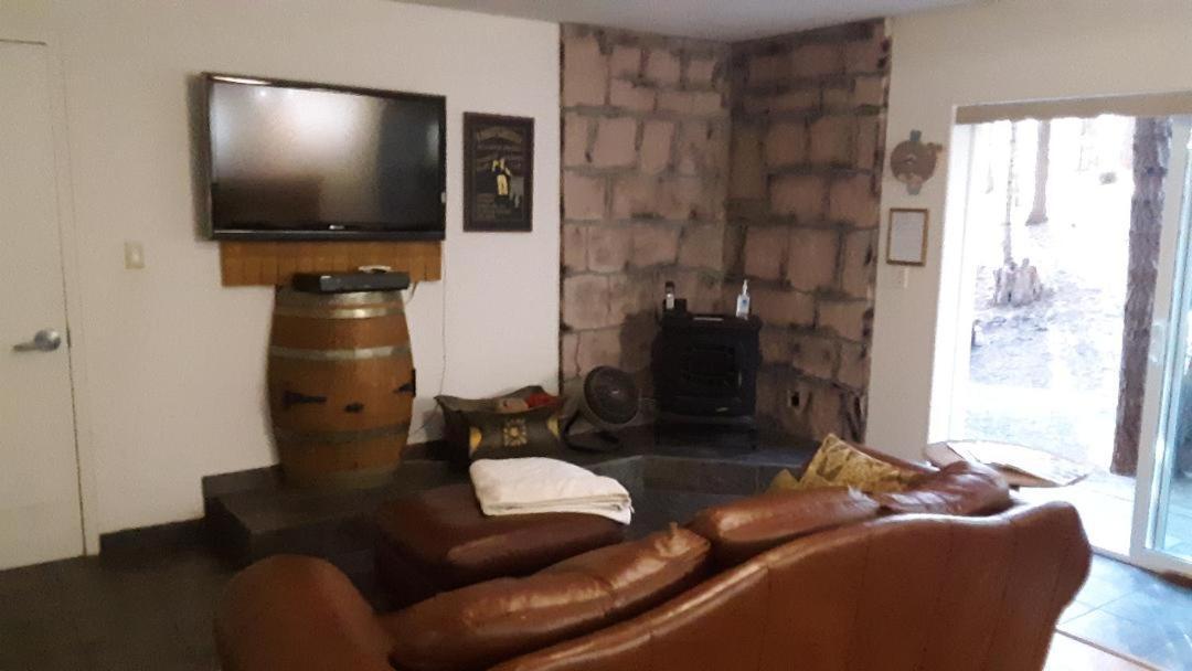 Winterfell Inn - No Xtra Fees, Dogs Ok, King & Queen Suites أرنولد المظهر الخارجي الصورة